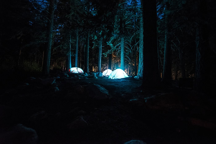 Camping tente vacances nuit